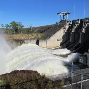 Wivenhoe_Dam_Flood_release_2010 (WikiCommons) Wivenhoe_Dam_Flood_release_2010 (WikiCommons)